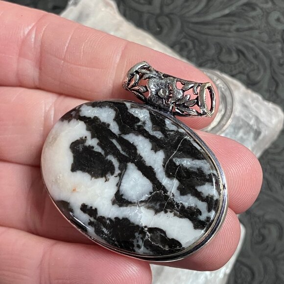 Zebra Jasper Floral Pendant Stone Crystal Jewelry - Picture 4 of 6
